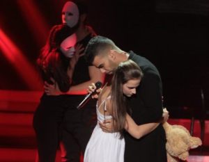 These two may look a bit like Ell & Nikki, but they're not running scared...just running.