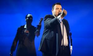 Axel: focusing on singing, not creepy stalkers.