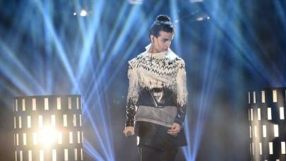 Man-bun? Check. Ridiculous jumper? Check. Pleather kilt? Check. Outfit I still want to copy? CHECK.